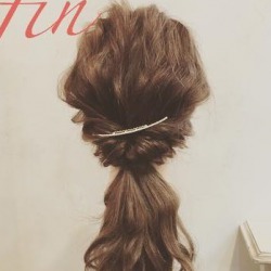 コーディネートがワンランクアップする♪エレガントなくるりんぱ×ポニーテールアレンジ　ヘアアレンジ　ロングヘア