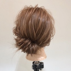 色々な場面で大活躍♪オシャレにまとまるサイドギブソンタックアレンジ ヘアアレンジ ミディアムヘア