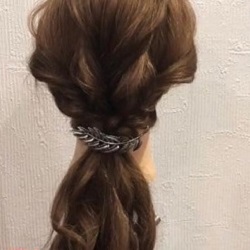 ロングヘアの方必見！くるりんぱ×4でアクセが映える簡単ローポニーテール　ヘアアレンジ　ロングヘア