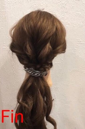 ロングヘアの方必見！くるりんぱ×4でアクセが映える簡単ローポニーテール6