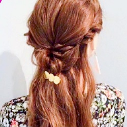 やりすぎないアレンジで好印象◎顔周りすっきりのダウンヘア ヘアアレンジ ロングヘア