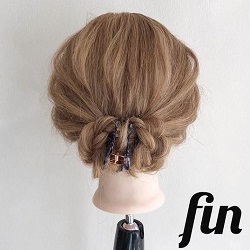 三つ編みで浴衣にも良く似合う☆ヘアアクセが映えるまとめ髪アレンジ　ヘアアレンジ　ミディアムヘア