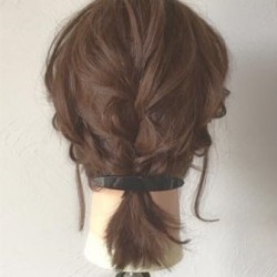 後れ毛で小顔♪ヘアアクセが映える編み込みボブアレンジ ヘアアレンジ ショートヘア