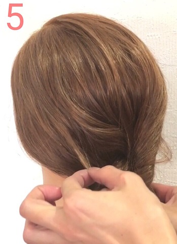 海外で人気のノットヘアーでこなれ感たっぷりに仕上がる☆ゴム1本だけのシニヨンアレンジ5