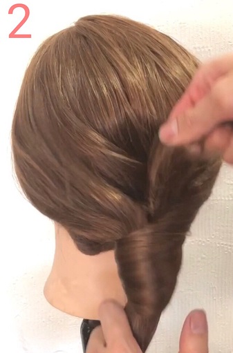 海外で人気のノットヘアーでこなれ感たっぷりに仕上がる☆ゴム1本だけのシニヨンアレンジ2