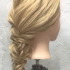 アラジンのジャスミン風☆三つ編み×くるりんぱでつくる編み下ろしアレンジ ヘアアレンジ ロングヘア