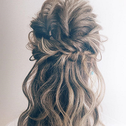 トップのボリュームアップがカギ☆こなれ感たっぷりのねじりハーフアップ　ヘアアレンジ　ロングヘア