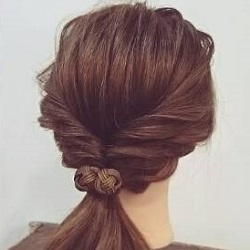 上品な印象になれる♡くるりんぱで簡単ローポニーテールアレンジ　ヘアアレンジ　ミディアムヘア