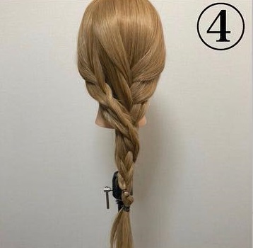 三つ編み２つでお姫様ヘアに 簡単三つ編みヘアアレンジ ヘアレシピ 頭美人