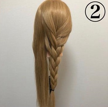 三つ編み２つでお姫様ヘアに 簡単三つ編みヘアアレンジ ヘアレシピ 頭美人