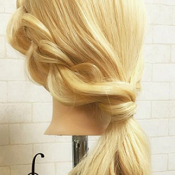 3分で作れちゃう！忙しい朝に重宝する簡単ローポニーアレンジ　ヘアアレンジ　ロングヘア