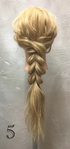 お姫様のような華やかさ♡大きな編み下ろしヘアアレンジ5