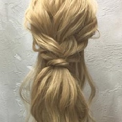 いつもとは一味違う可愛さ♡ゆるっとローハーフアップ ヘアアレンジ ミディアムヘア