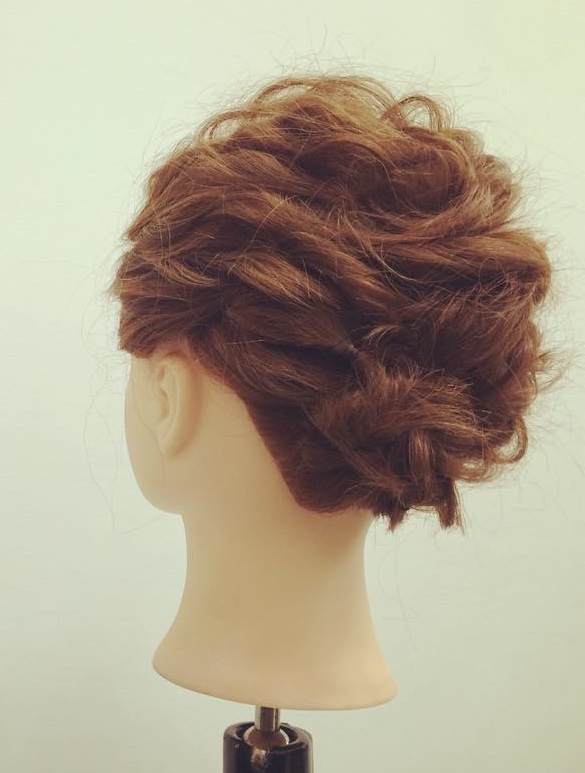 ミディアムヘアでもきれいにまとまる！ふんわりアップスタイルアレンジ☆TOP