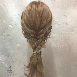 フィッシュボーンだけで簡単に出来る!レースみたいでカワイイ編み下ろし風アレンジ♡ ヘアアレンジ ロングヘア