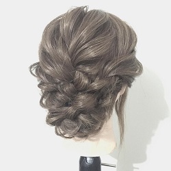 ボリュームを出したい方にオススメ!ロープ編みと三つ編みで作る簡単まとめ髪アレンジ ヘアアレンジ ロングヘア