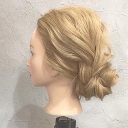簡単なのに上級者見え間違いなし◎シンプルだけど華やかなシニヨンアレンジ♡ ヘアアレンジ ロングヘア
