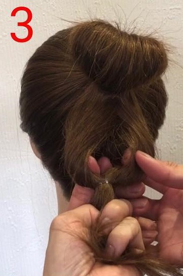 海やプールにぴったり アクティブなお出かけのときにしたいお団子アレンジ ヘアレシピ 頭美人