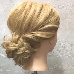 エレガントな大人な雰囲気を♡三つ編みで作るシニヨンアレンジ♪ ヘアアレンジ ロングヘア