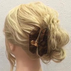 ヘアクリップと相性抜群◎お団子3つでつくる、こなれ感たっぷりのまとめ髪アレンジ ヘアアレンジ ロングヘア