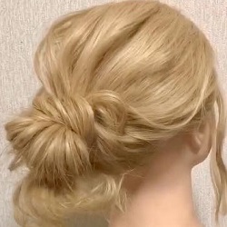 お出かけ前にすぐできちゃう♪ラフさがポイントのお団子アレンジ　ヘアアレンジ　ミディアムヘア