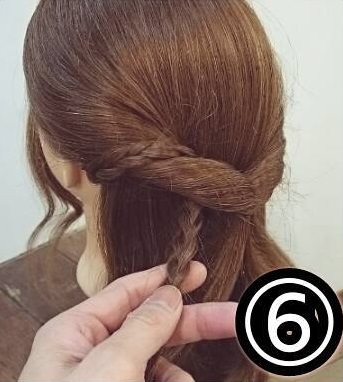 こんなハーフアップ見たことない！くるりんぱと三つ編みで変化球ヘアアレンジ6