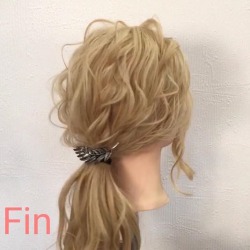 ふんわり崩すのが苦手な方必見◎ロープ編みでつくる、こなれ感たっぷりのルーズポニーテール ヘアアレンジ ミディアムヘア