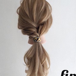 初級編 ミディアムヘアのポニーテール 忙しい朝でも簡単ヘアアレンジ ヘアレシピ 頭美人 初級編 ミディアムヘアのポニーテール 忙しい朝でも簡単ヘアアレンジ ヘアレシピ 頭美人