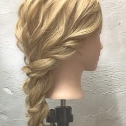 三つ編みとロープ編みをフル活用!今流行りのふんわり編み下ろし♪ ヘアアレンジ ロングヘア
