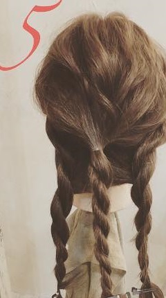 周りと差をつけられるヘアアクセサリー☆ヘアバトンにぴったりの編み下ろしアレンジ5