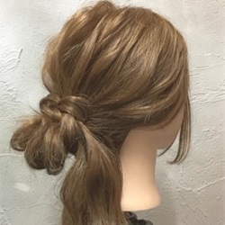 色っぽさ満点◎ラフすぎてかわいいルーズシニヨンヘアアレンジ♪ ヘアアレンジ ロングヘア