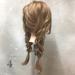 ゆるい編み目がポイント ダサくならないゆるふわ系おさげアレンジ ヘアレシピ 頭美人