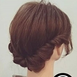 伸ばしかけでも出来ちゃう♪いつもと違った雰囲気に見えるアップアレンジ　ヘアアレンジ　ミディアムヘア