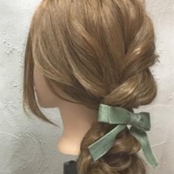 ゆるっと感がかわいい♡ガーリーな印象に仕上がる、ロープ編み込み×まとめ髪アレンジ ヘアアレンジ ロングヘア