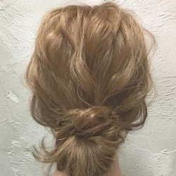 ちょっとしたお出かけに♪いつでも可愛くいたい人のためのルーズなお団子アレンジ ヘアアレンジ ロングヘア