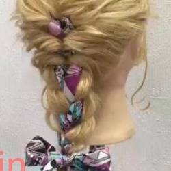 かぶりがちなシンプル編み下ろしはもう卒業!スカーフをプラスするだけで、華やかさがアップする編み下ろしアレンジ ヘアアレンジ ロングヘア