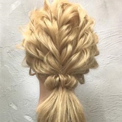 まるで気分は海外セレブ モコモコが可愛いローポニーテールアレンジ ヘアレシピ 頭美人 まるで気分は海外セレブ モコモコが可愛いローポニーテールアレンジ ヘアレシピ 頭美人