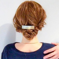 寝坊しちゃった朝でも安心◎寝ぐせがついたままの髪でもできる、まとめ髪アレンジ ヘアアレンジ ロングヘア