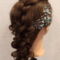 前髪が長い方におすすめ☆三つ編みだけでできる、手の込んだ編み込み風アレンジ ヘアアレンジ ロングヘア