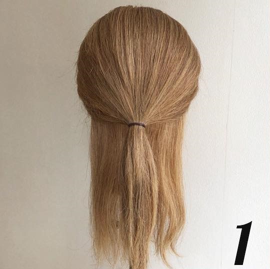 ただ縛るだけじゃもったいない!ヘアリングを有効活用できるポニテアレンジ1