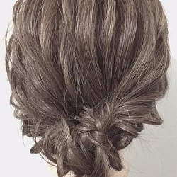 これで大人の仲間入り♪片寄せシニヨンでつくる上品スタイル　ヘアアレンジ　ミディアムヘア