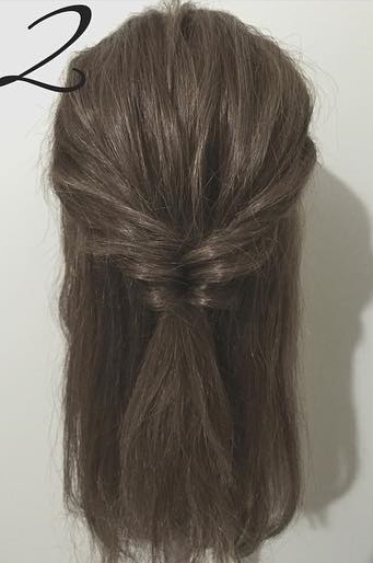 冬のデートでしたい マフラーと相性抜群な編みおろしアレンジ ヘアレシピ 頭美人