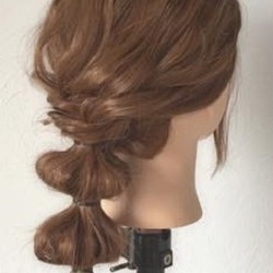 ゆるふわ感がたまらない♡デートの日にぴったりなローポニーテールアレンジ　ヘアアレンジ　ロングヘア