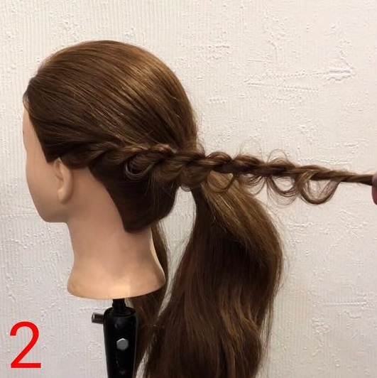 タイトロープがアクセントに おめかしするときに合わせたい 上品ポニーテールアレンジ ヘアレシピ 頭美人