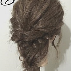 冬のデートでしたい♡マフラーと相性抜群な編みおろしアレンジ ヘアアレンジ ミディアムヘア