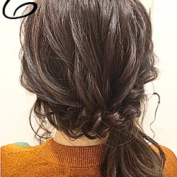 寄せるだけでこなれ感倍増♪おしゃれしたい日にオススメの片寄せポニーテールアレンジ ヘアアレンジ ミディアムヘア