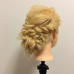 急なお呼ばれにも即対応◎ゆるふわお上品なローシニヨン♪ ヘアアレンジ ロングヘア