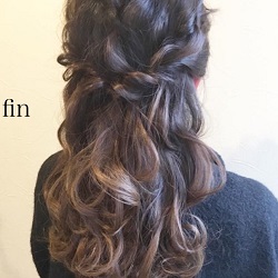 顔がパッと明るく見える☆女子会にしていきたい華やかハーフアップアレンジ　ヘアアレンジ　ミディアムヘア