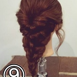毛量が多くてもすっきりまとまる◎マフラーに似合う編みおろしアレンジ ヘアアレンジ ミディアムヘア
