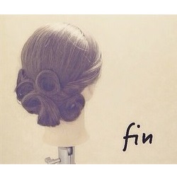 レトロ感溢れるヴィンテージヘア♡映画の主人公の気分になれるピンカールアレンジ ヘアアレンジ ロングヘア